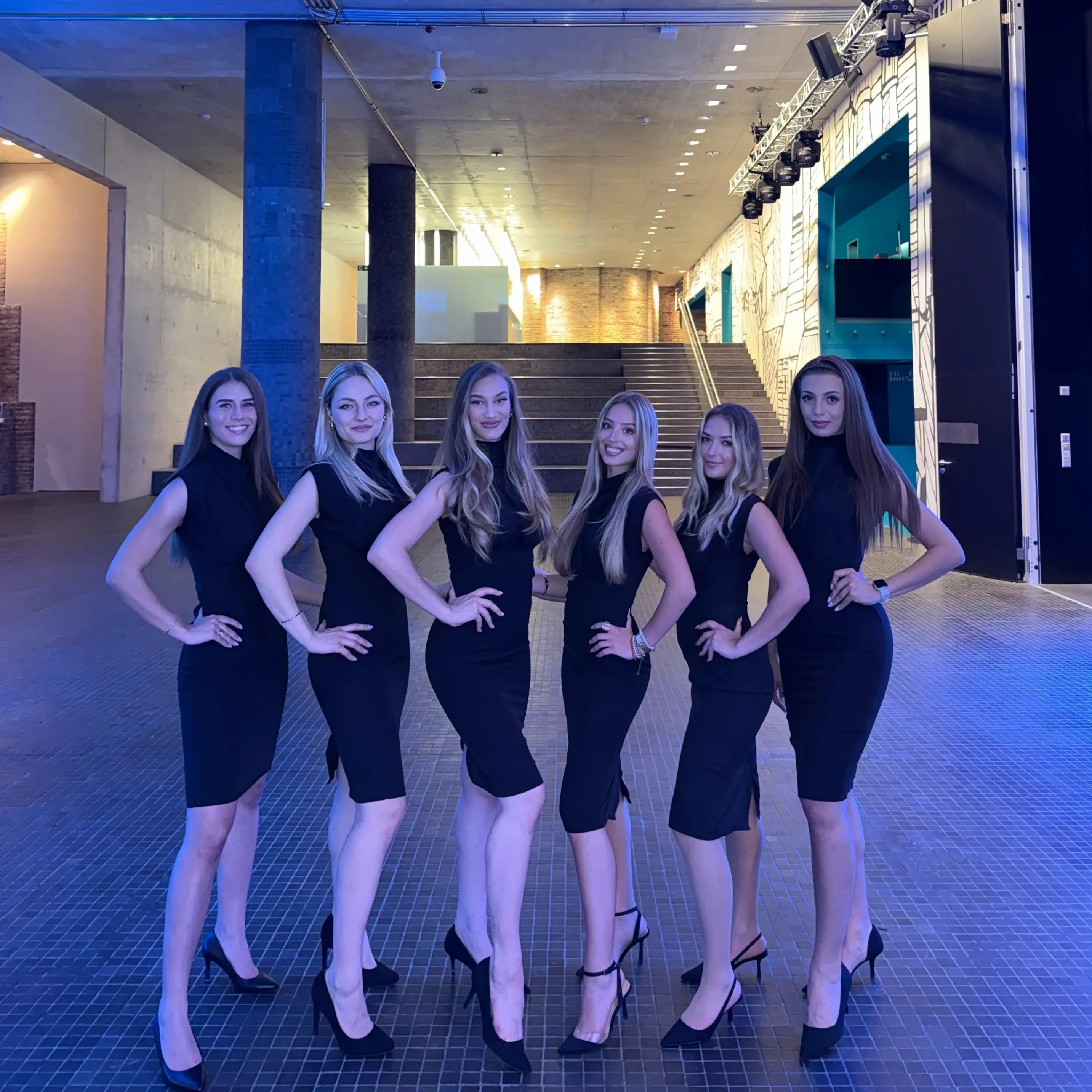 Felkészült és tapasztalt hostess csapat